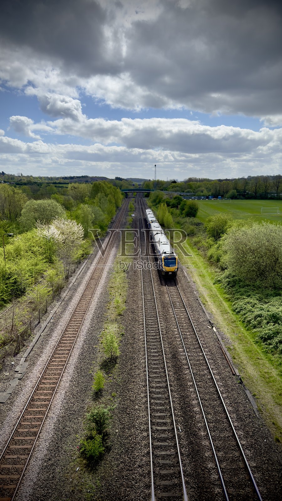 火车即将到达照片摄影图片