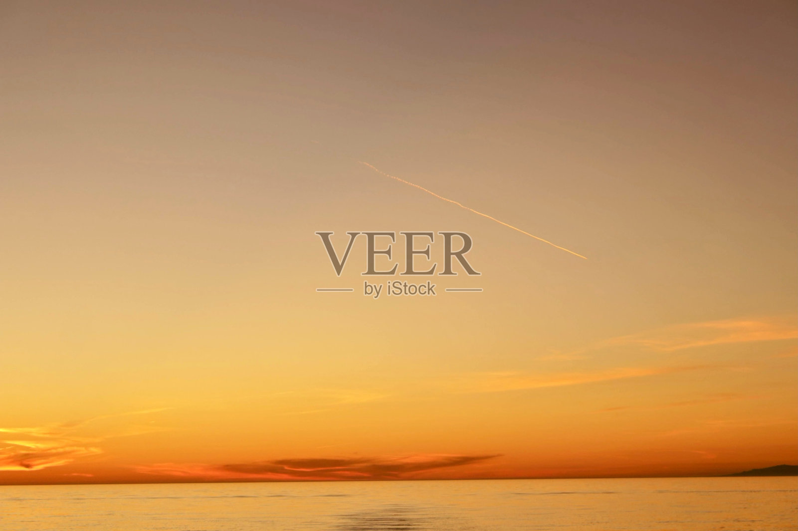 大西洋的宁静 - 夕阳下的广阔海洋照片摄影图片