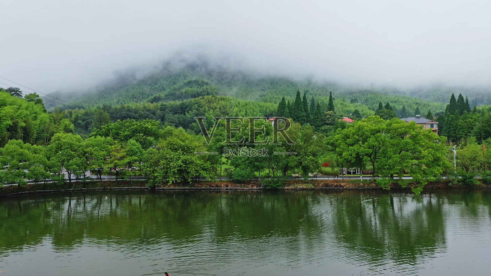 浙江省湖州市德清县莫干山老灵水库，亚洲。照片摄影图片