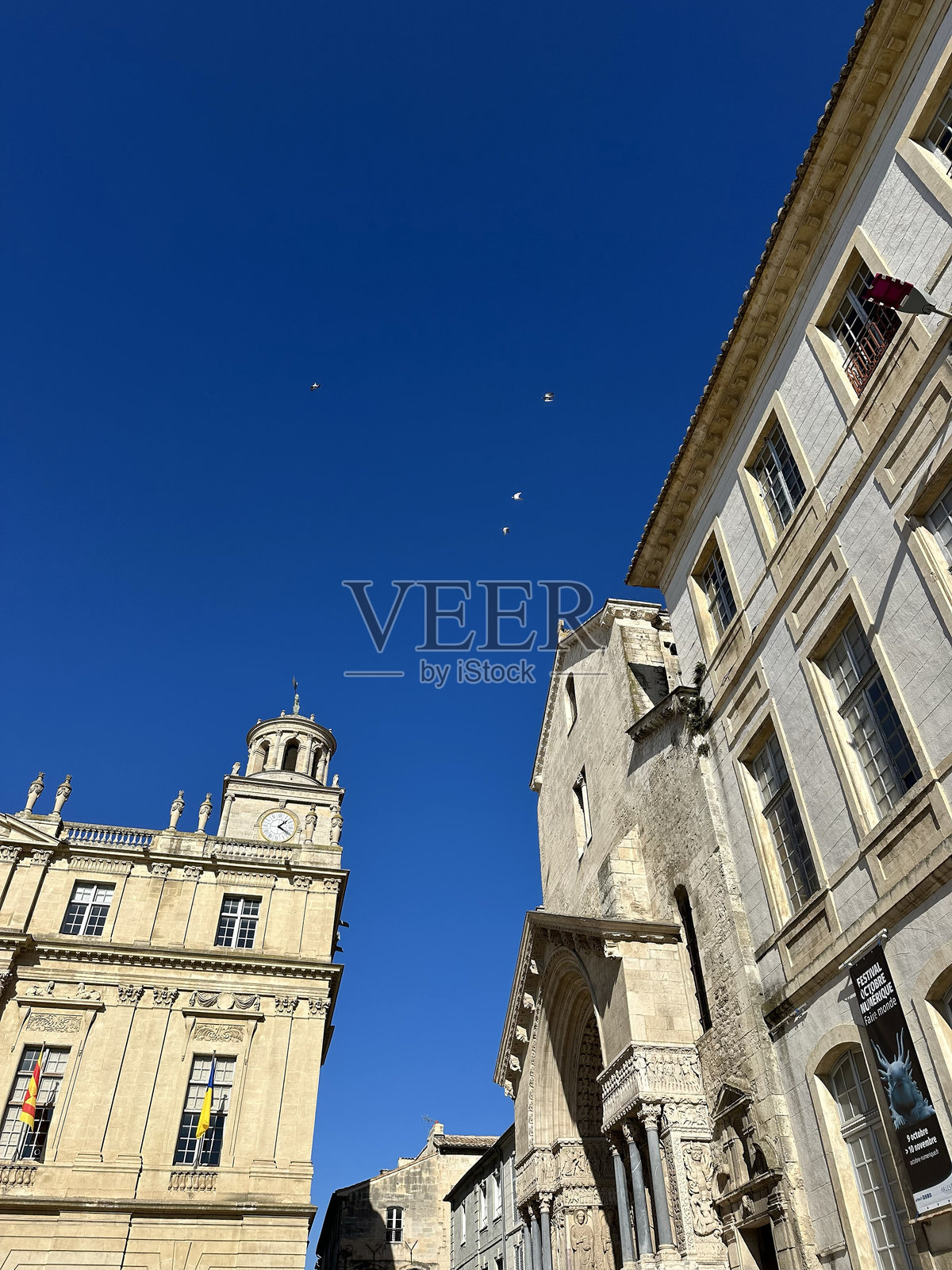 阿尔勒的蓝天照片摄影图片