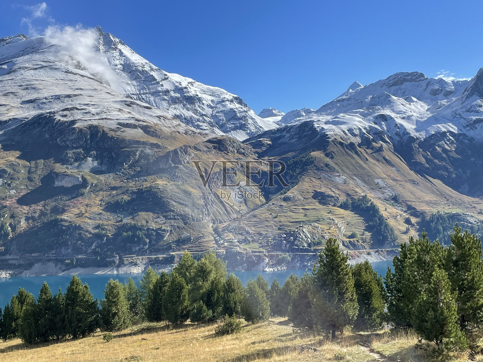 秋天的蒂涅照片摄影图片
