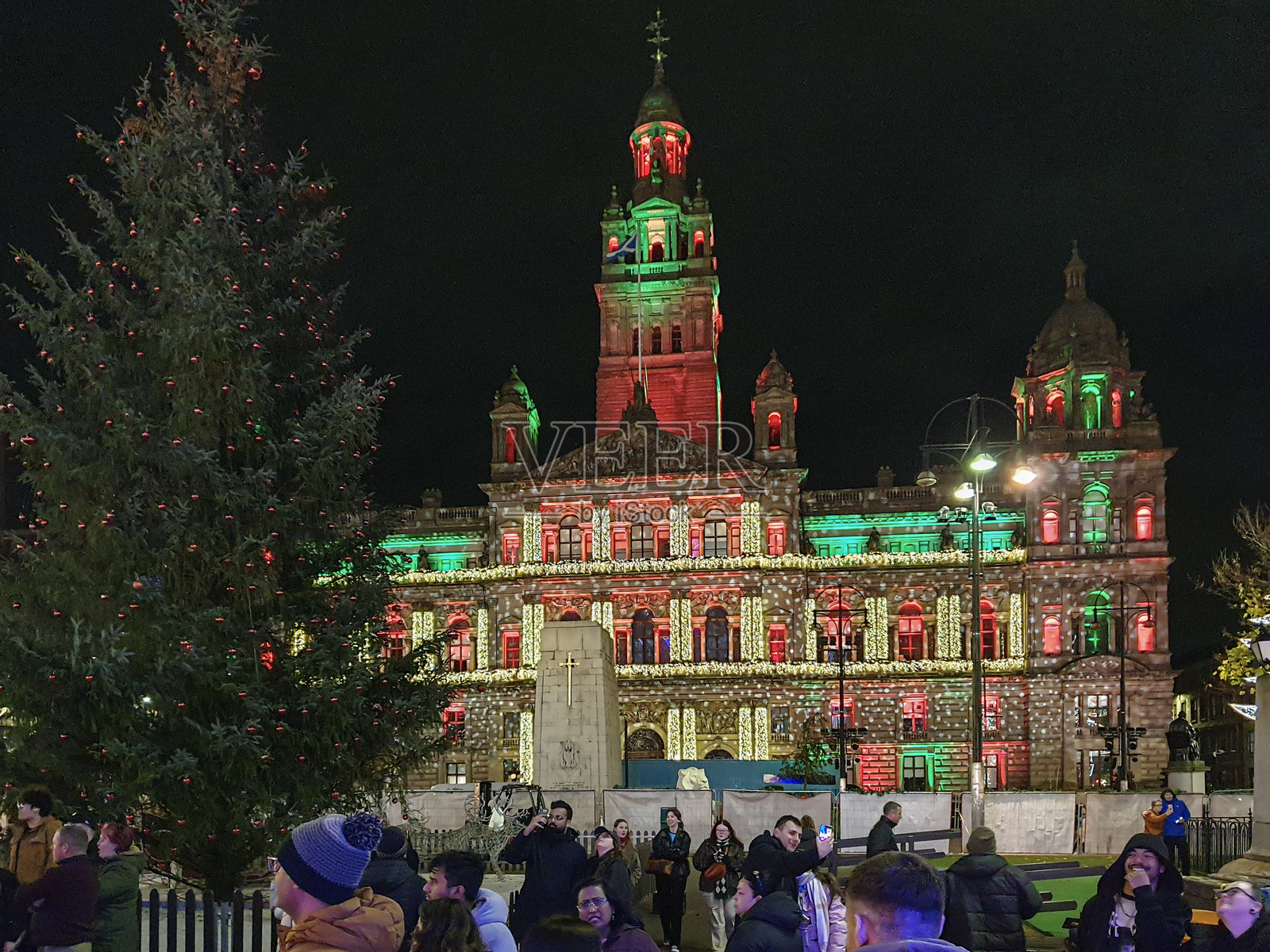 人们，城市大厅，圣诞树，乔治广场。格拉斯哥，苏格兰照片摄影图片