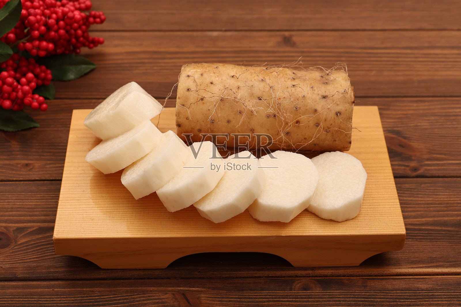 切成片，与山药一起食用照片摄影图片