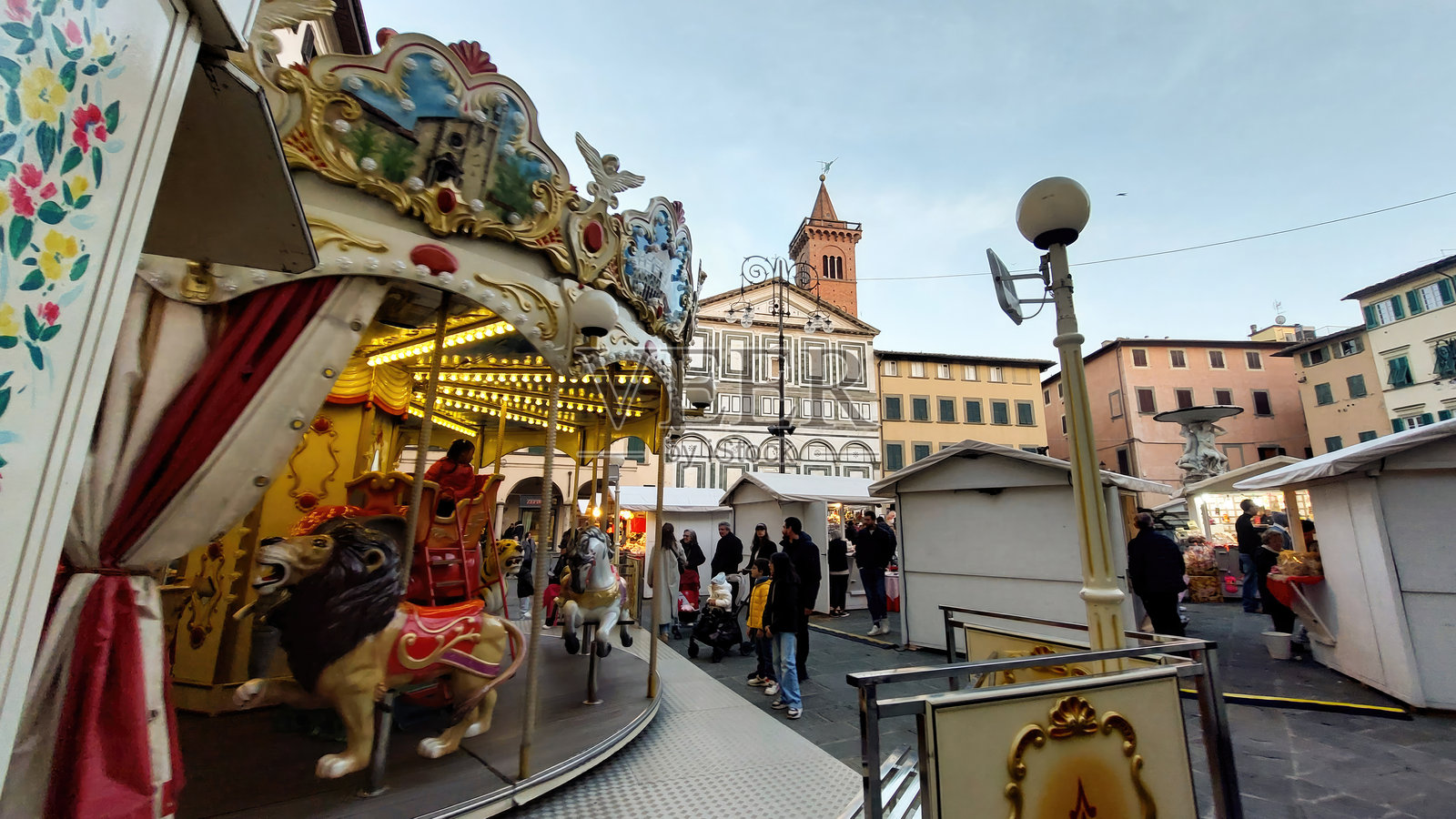 意大利恩波利历史中心的圣诞活动。照片摄影图片