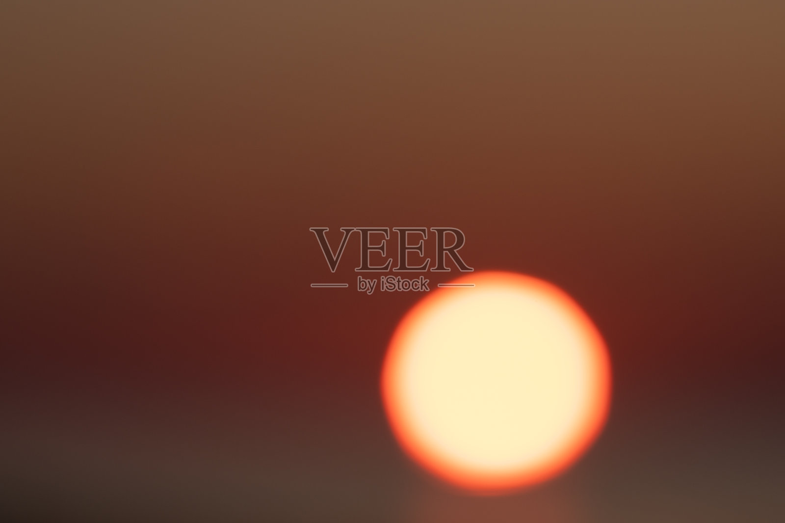 超现实模糊的日落太阳照片摄影图片