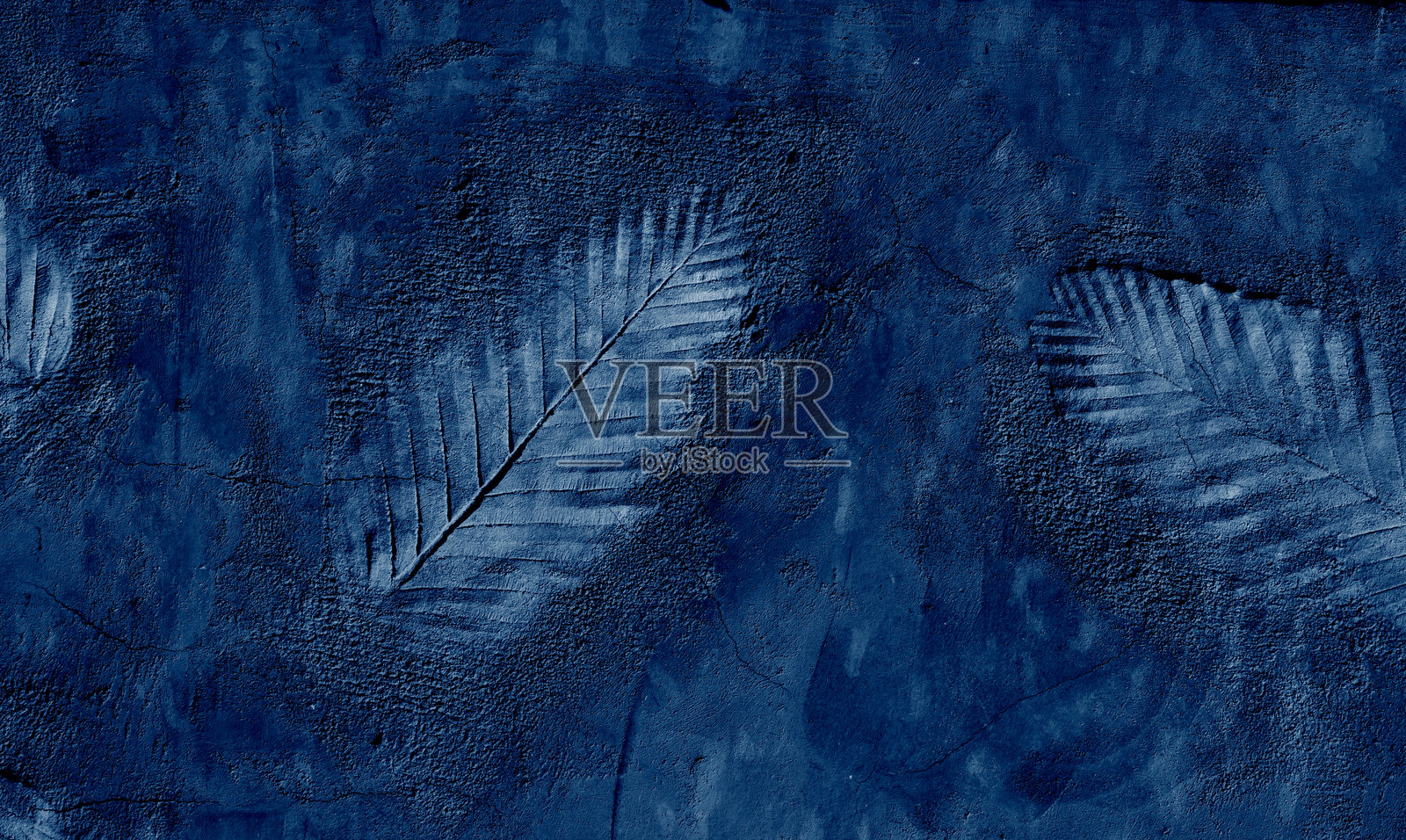 美丽的抽象磨损深蓝色装饰墙面纹理横幅背景，留有文本空间照片摄影图片