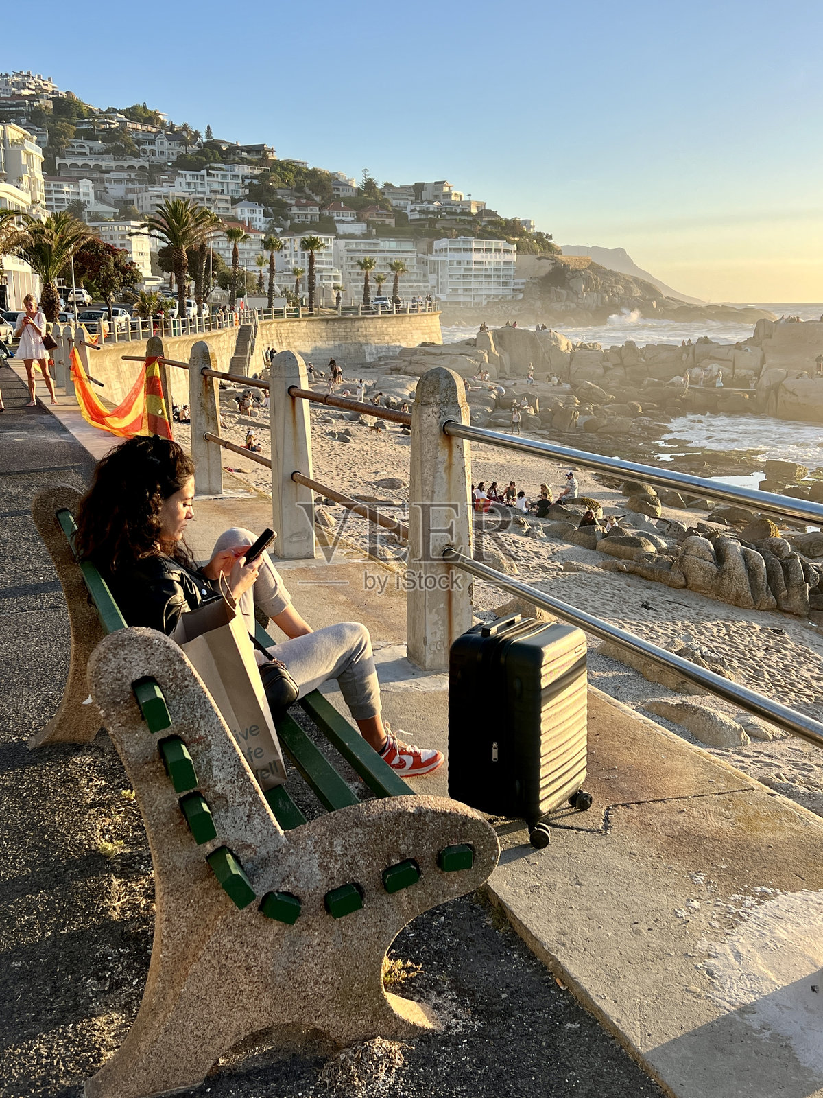 人们在南非开普敦享受日落时光照片摄影图片