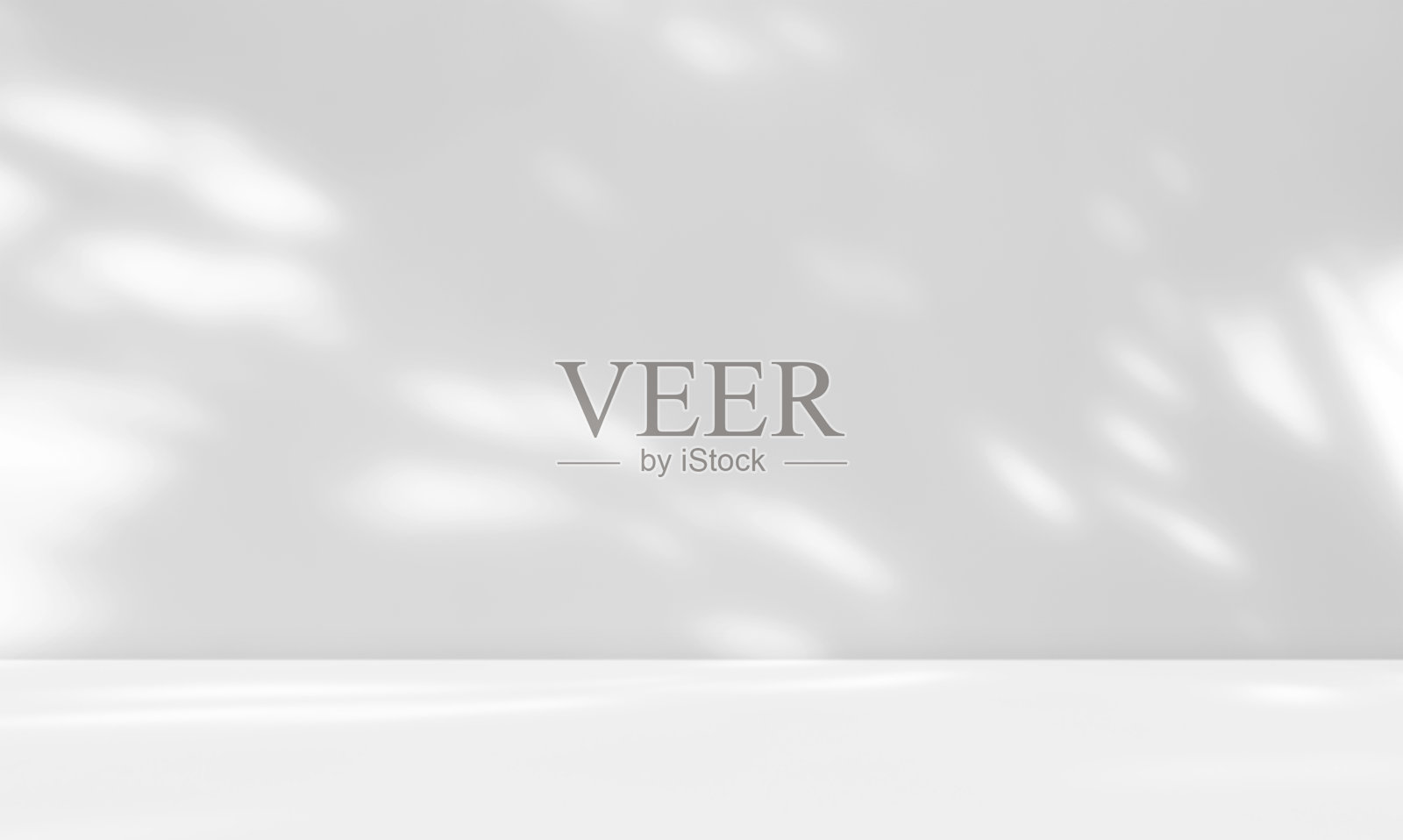 空白的白色房间工作室，带有叶子阴影叠加效果，适合产品展示。照片摄影图片