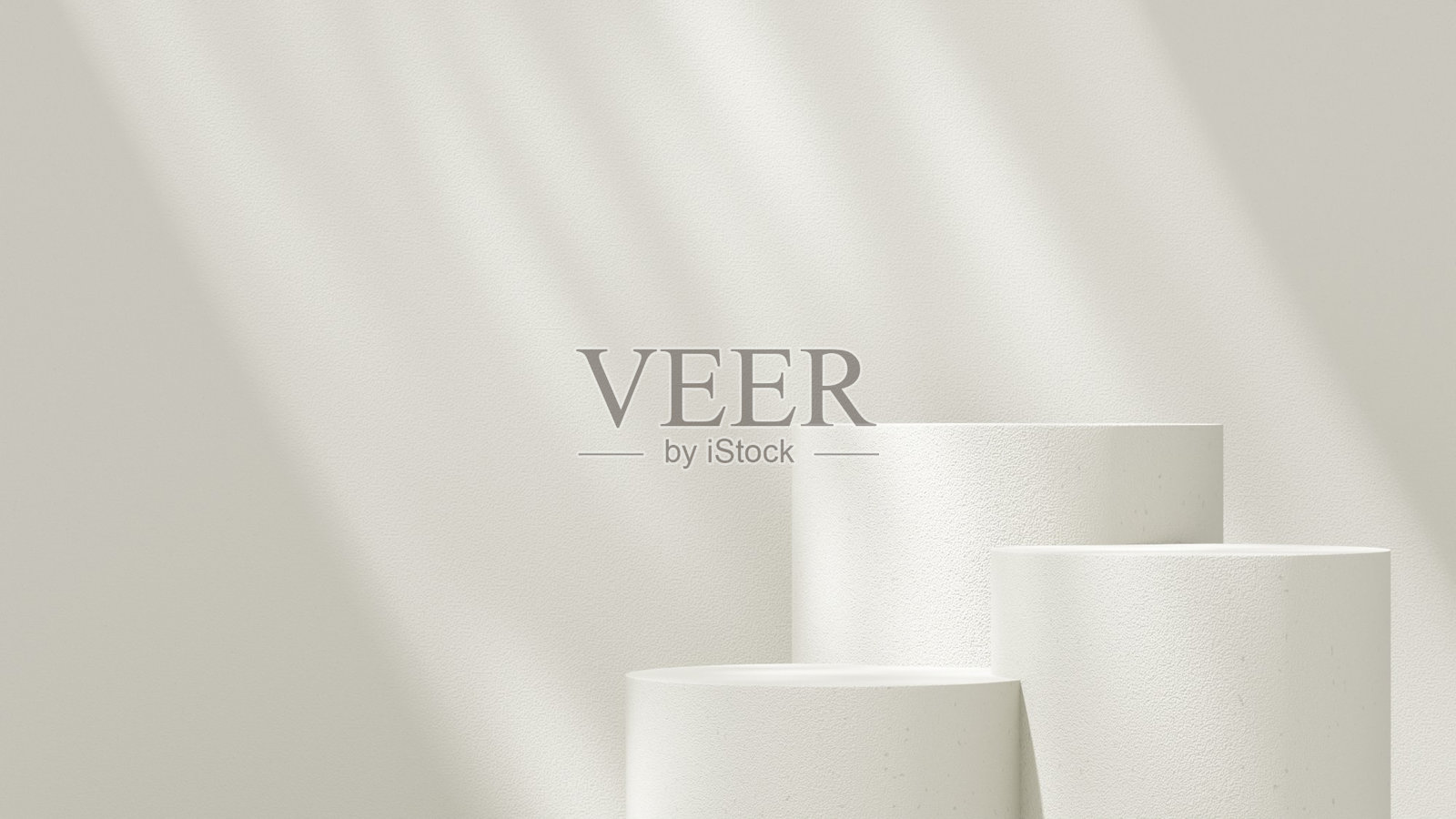 背景展示一个空的产品展示模型，配有白色背景和抽象几何平台，旨在以横向布局展示商品。照片摄影图片