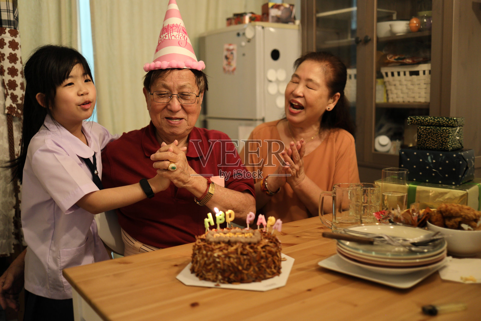 祖父的生日时刻照片摄影图片