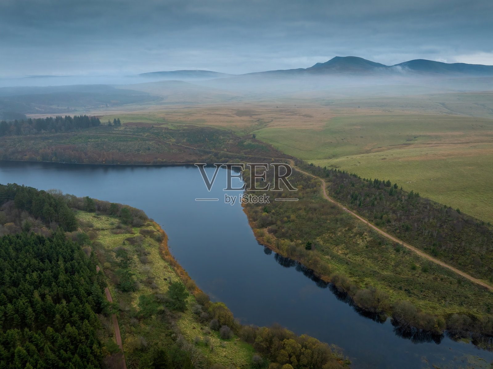 乌斯克水库和范布里切尼戈山照片摄影图片