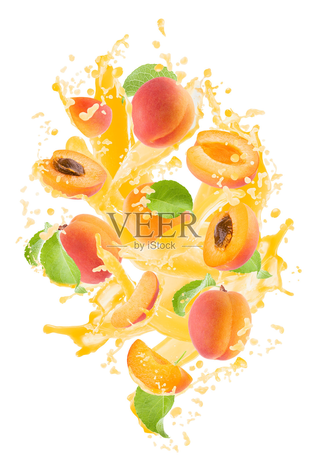 杏子块与杏子汁、绿叶、滴水、飞溅、流动的液体在白色背景上悬浮，独立展示。维生素水果，饮料广告、产品标签、品牌宣传、传单、卡片、海报。照片摄影图片