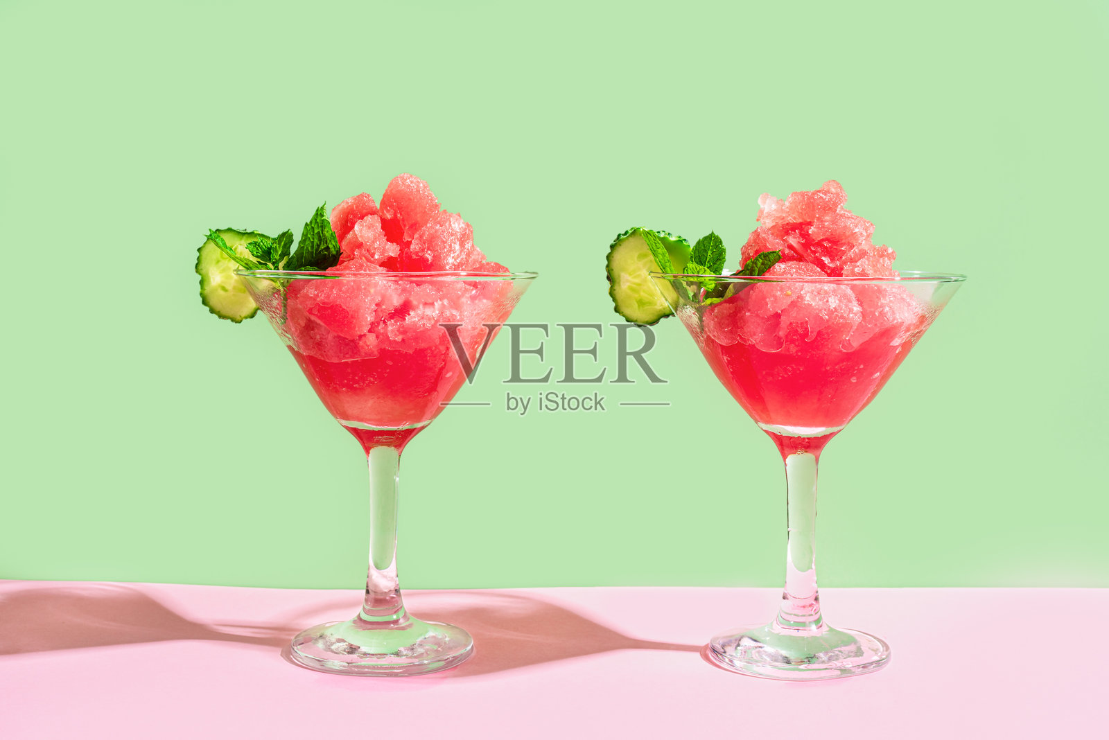 西瓜冰沙饮料或浆果冰糕甜点照片摄影图片