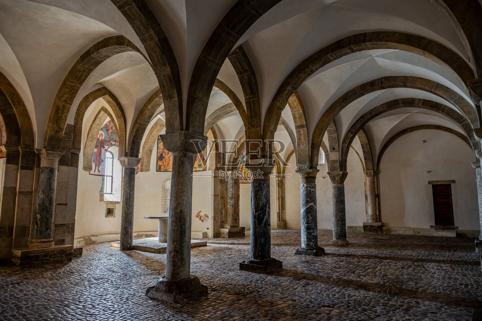 阿布鲁佐，福萨切西亚。圣约翰在维内雷修道院照片摄影图片