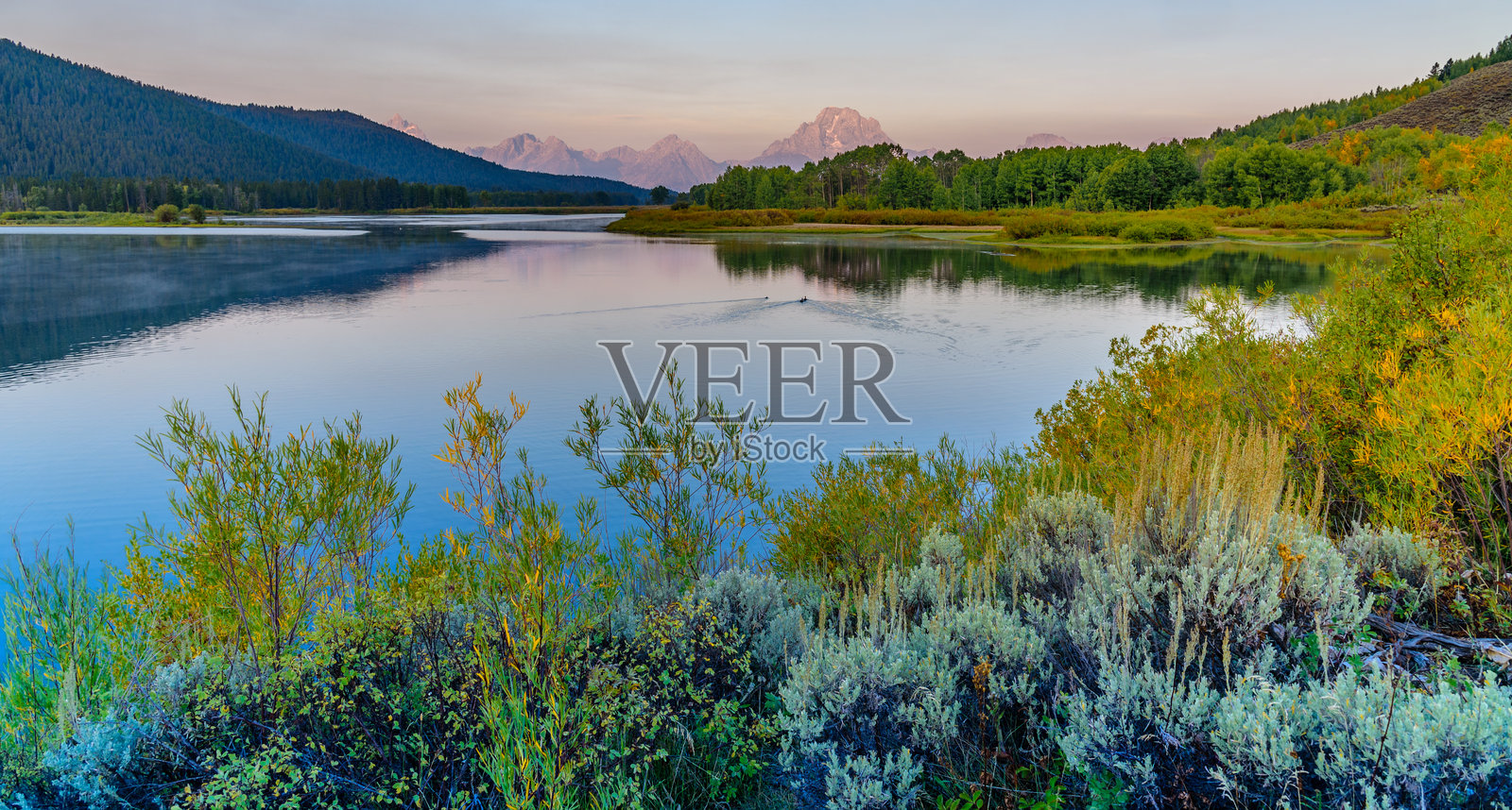 日出时的莫兰山照片摄影图片