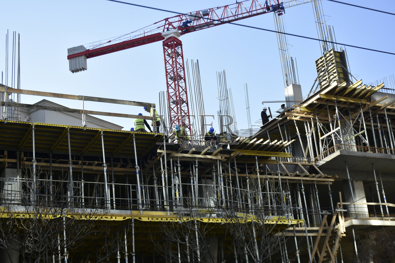 贝尔格莱德，塞尔维亚，欧洲的建筑工人正在工作照片摄影图片