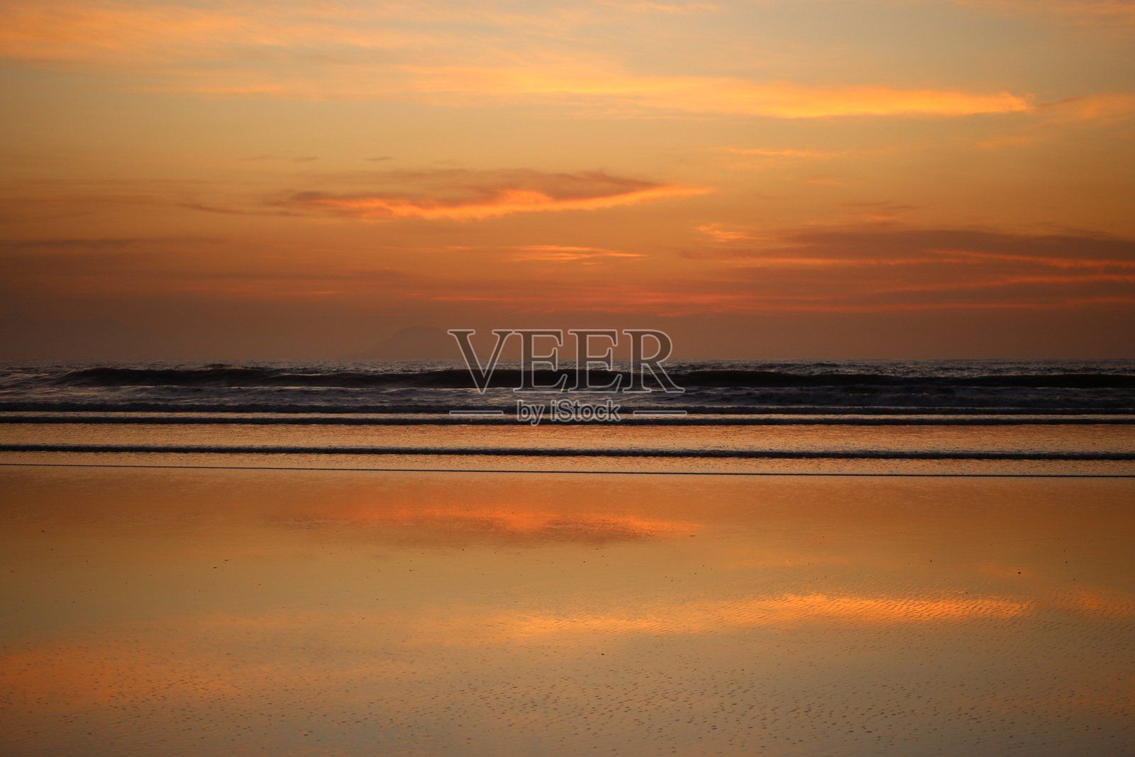 巴西贝尔季奥加伊塔瓜雷海滩的美丽日出照片摄影图片