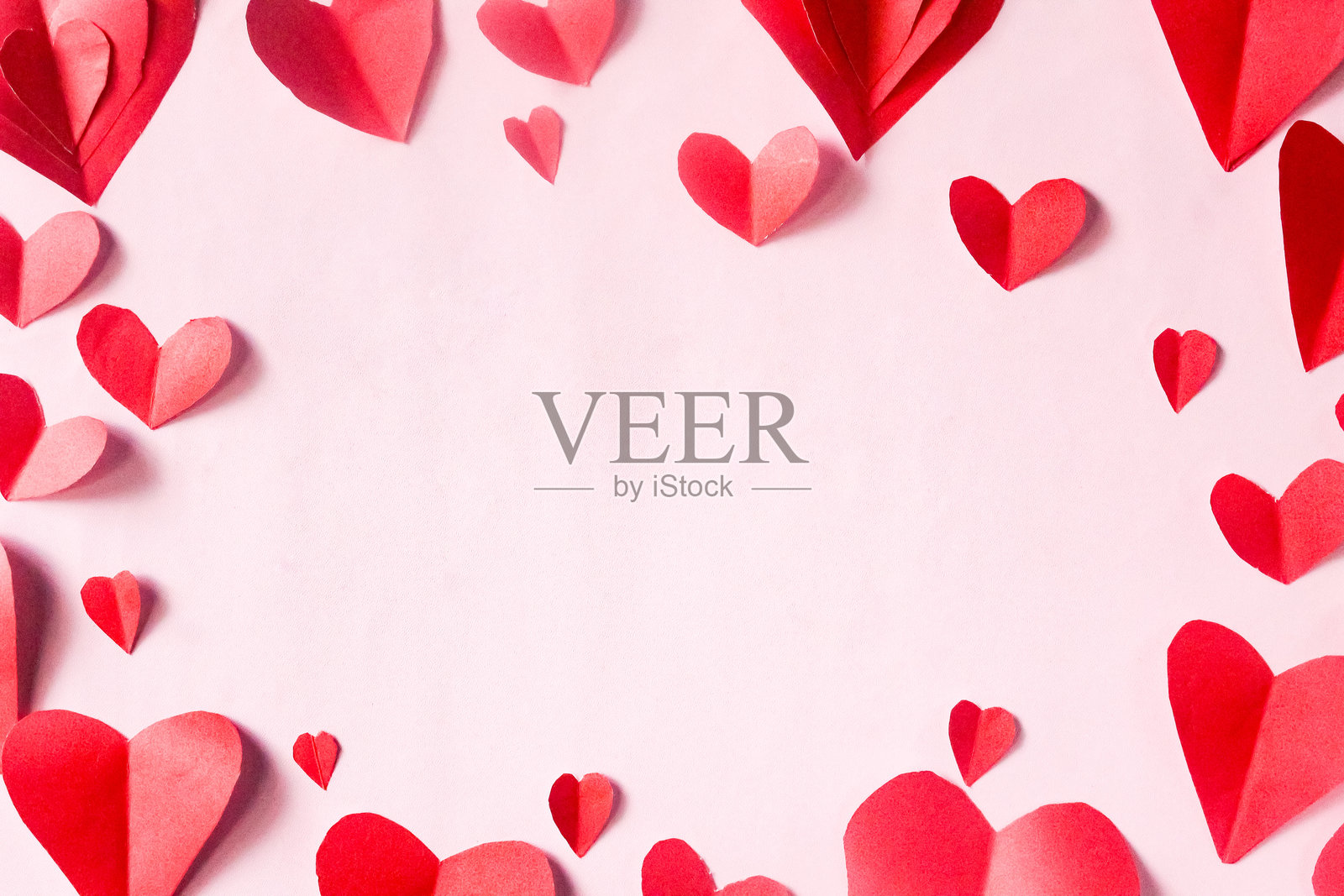 红色心形框架背景，情人节主题。照片摄影图片