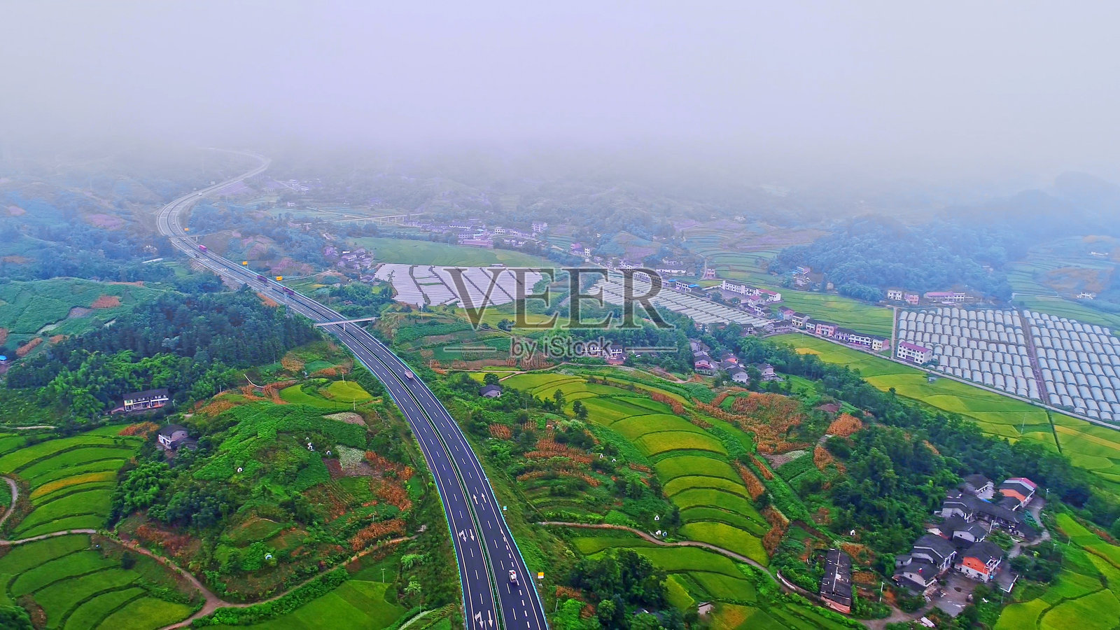 田野风光，公路，中国，亚洲。梯田。照片摄影图片