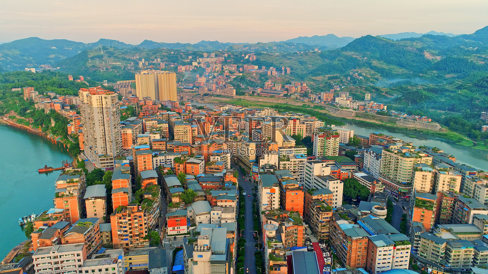 中国四川大足市天际线照片摄影图片