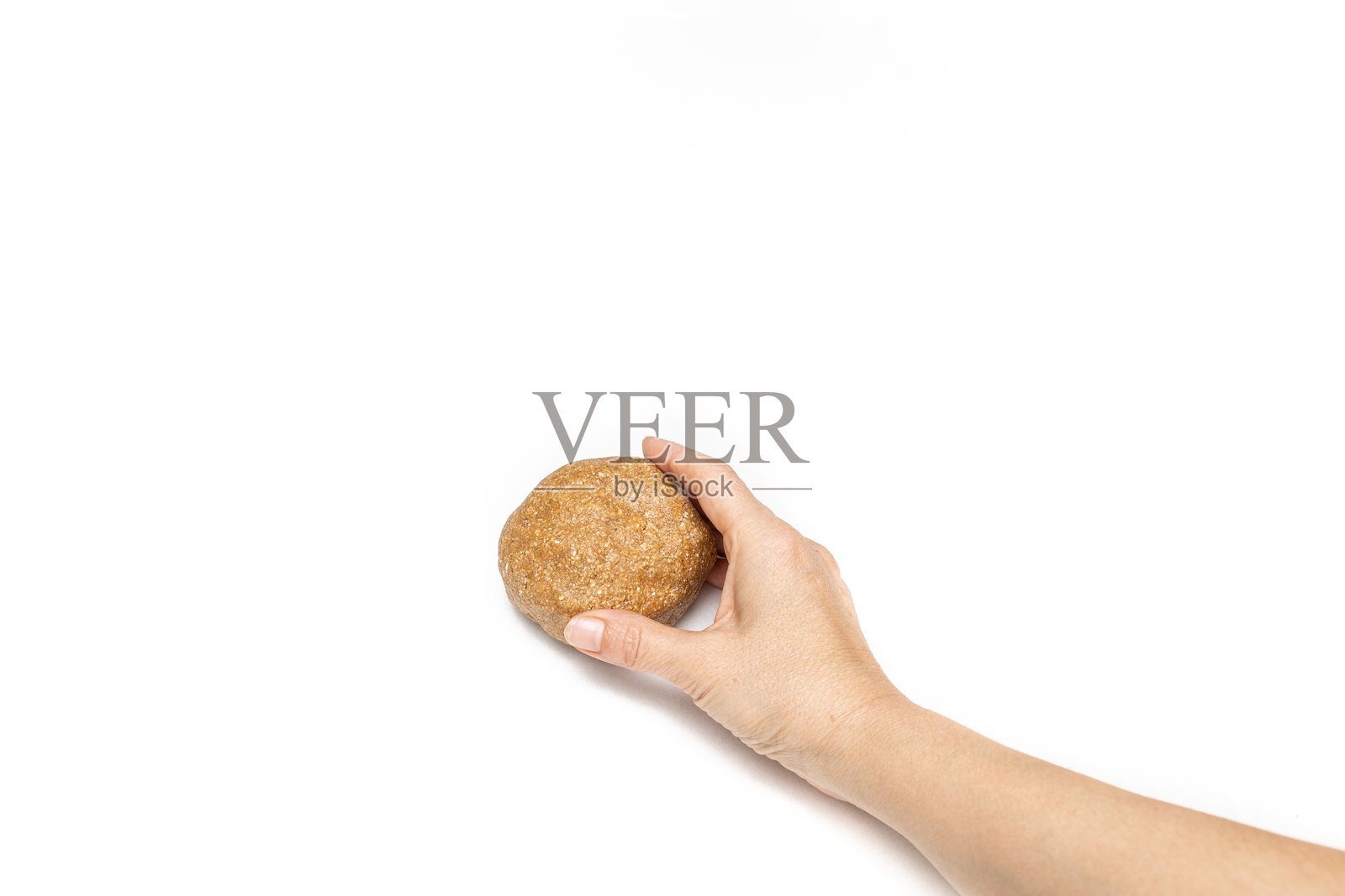 手握自制燕麦饼干面团照片摄影图片