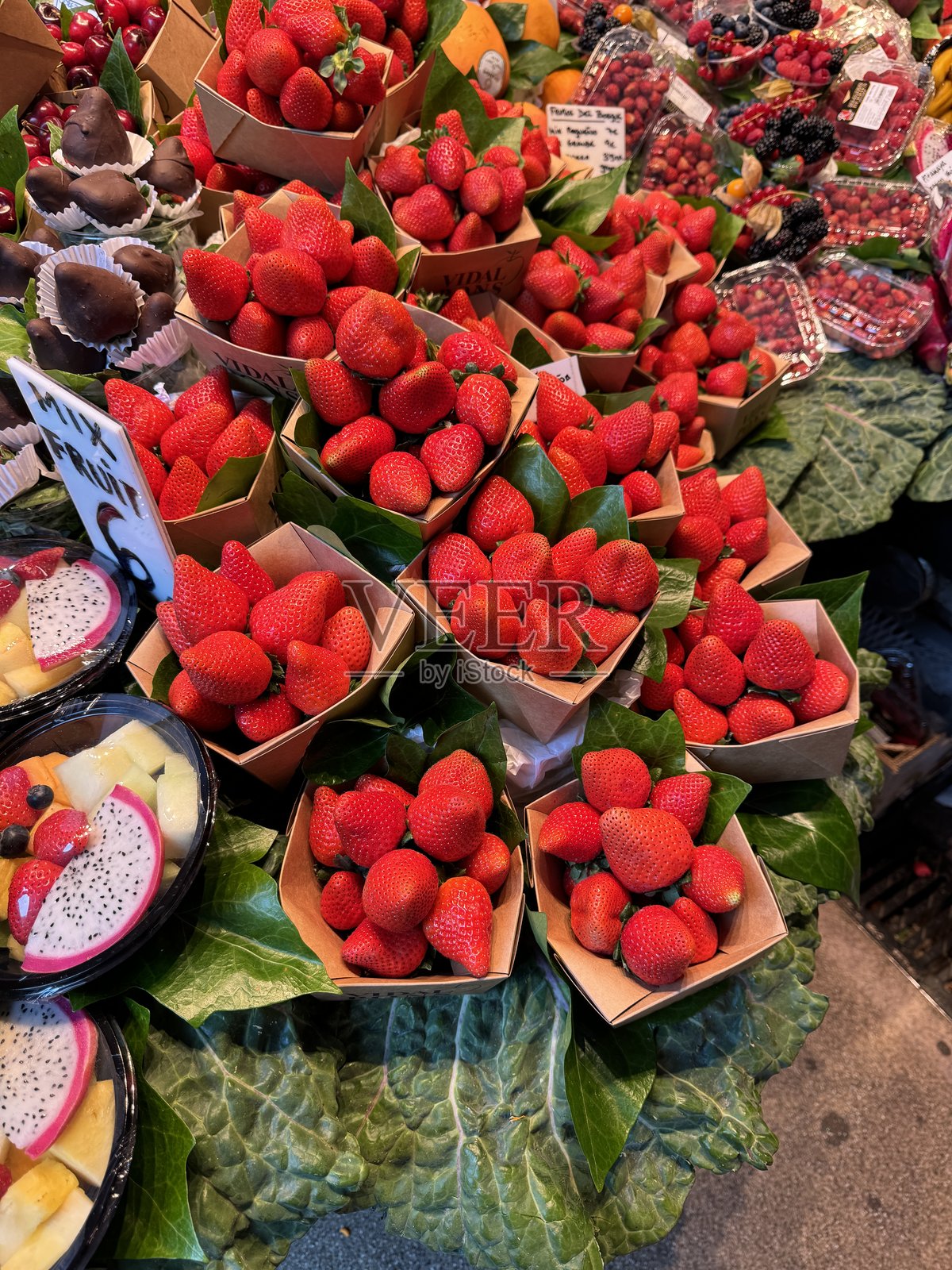 草莓展示照片摄影图片