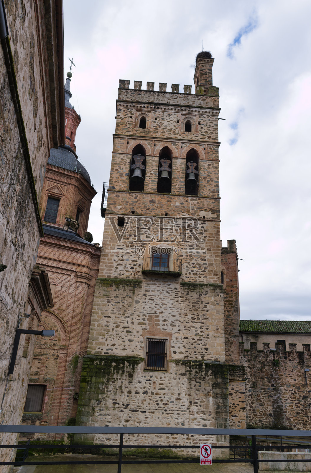 西班牙瓜达卢佩的修道院风景建筑纪念碑照片摄影图片