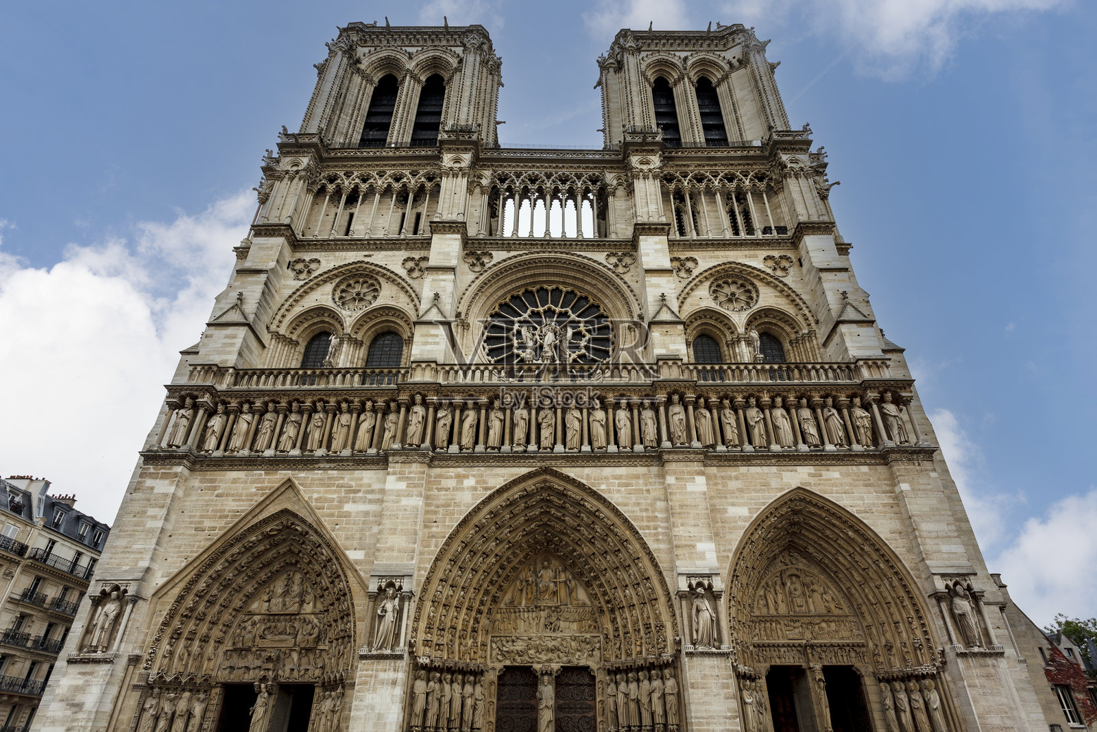 巴黎圣母院的外立面和塔楼，位于法国巴黎，欧洲照片摄影图片