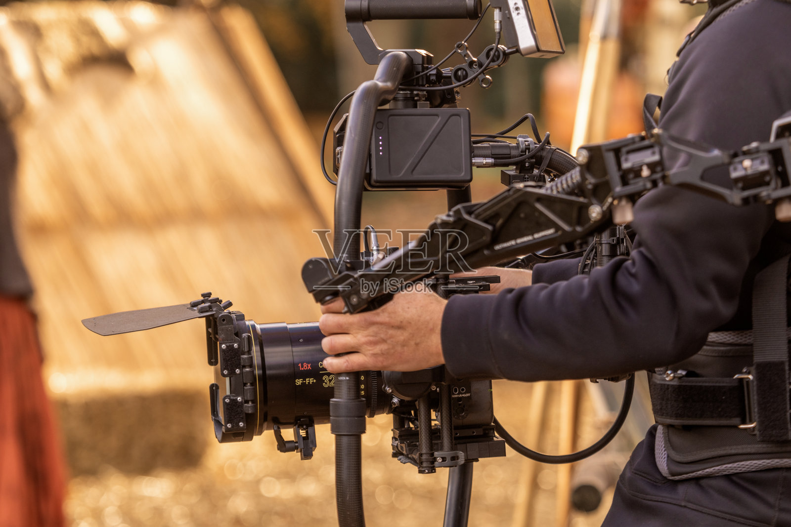 电影拍摄现场的摄像机和专业拍摄设备照片摄影图片