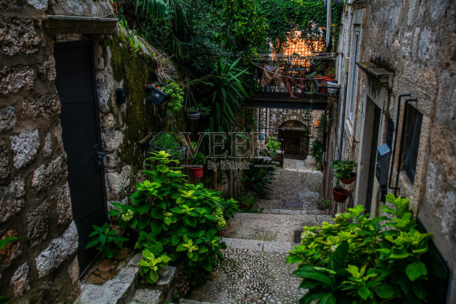 杜布罗夫尼克老城区街景（中世纪的拉古萨）位于斯特拉敦中央城市区域。照片摄影图片