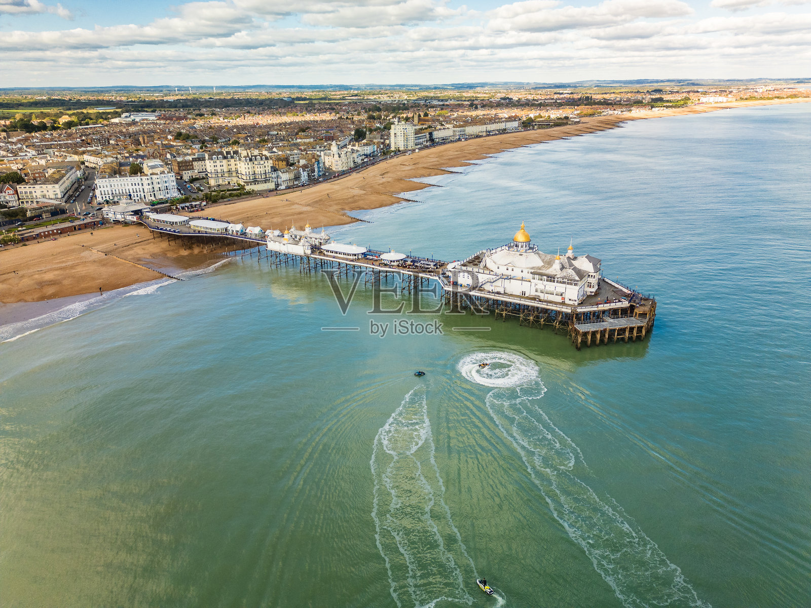 东萨塞克斯郡的伊斯特本海滩和码头，英国照片摄影图片