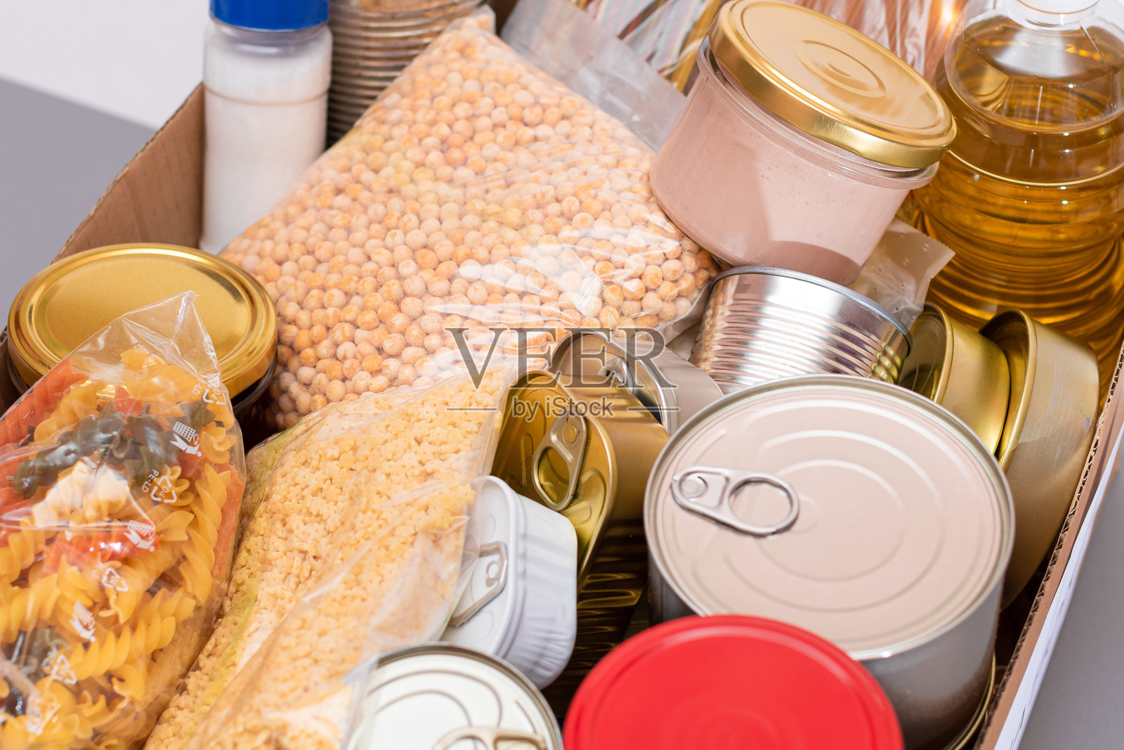 免费食品和食品储备的捐赠箱照片摄影图片