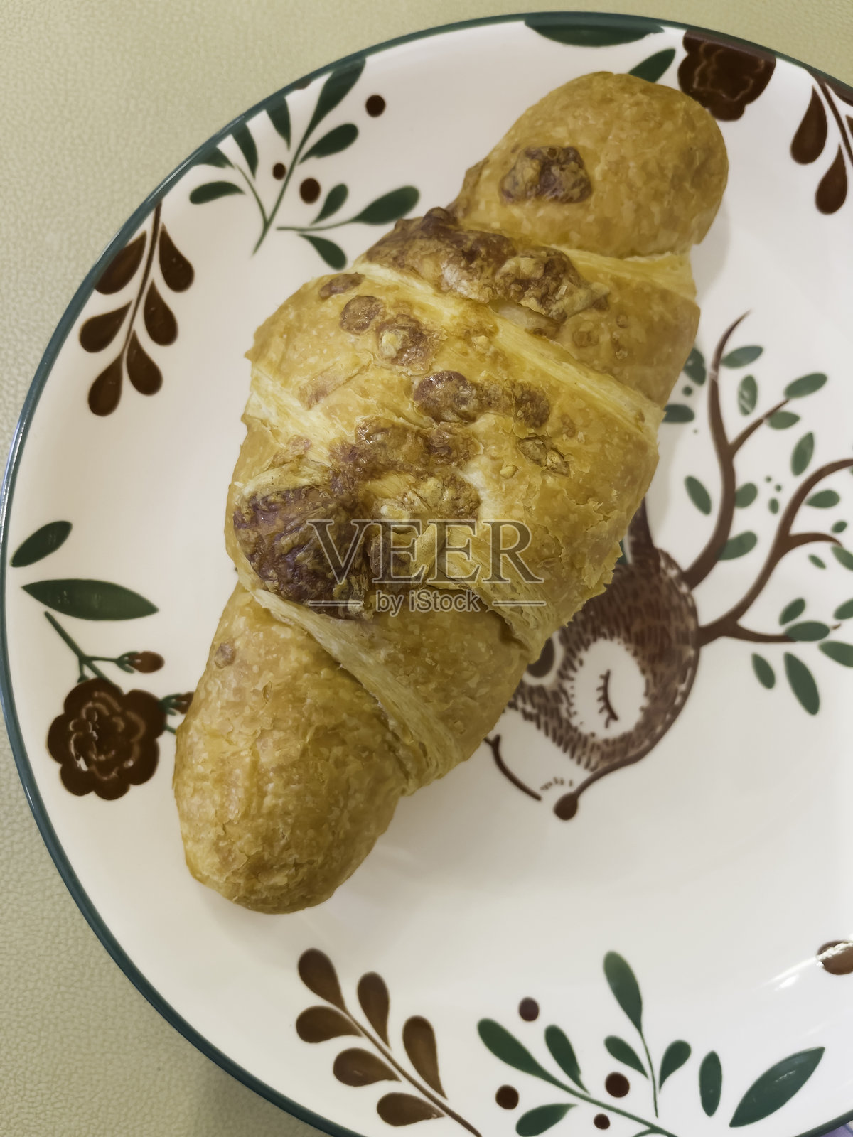 美味的早餐配上新鲜自制的烘焙食品照片摄影图片