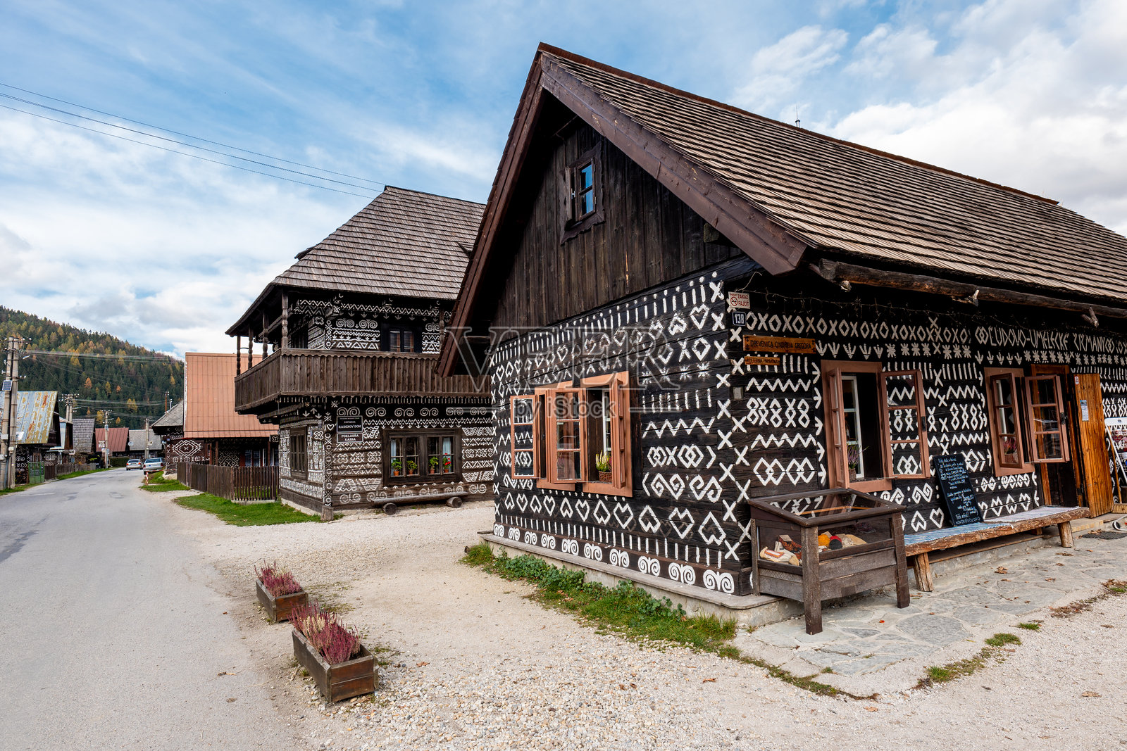 斯洛伐克奇克曼村的木屋照片摄影图片