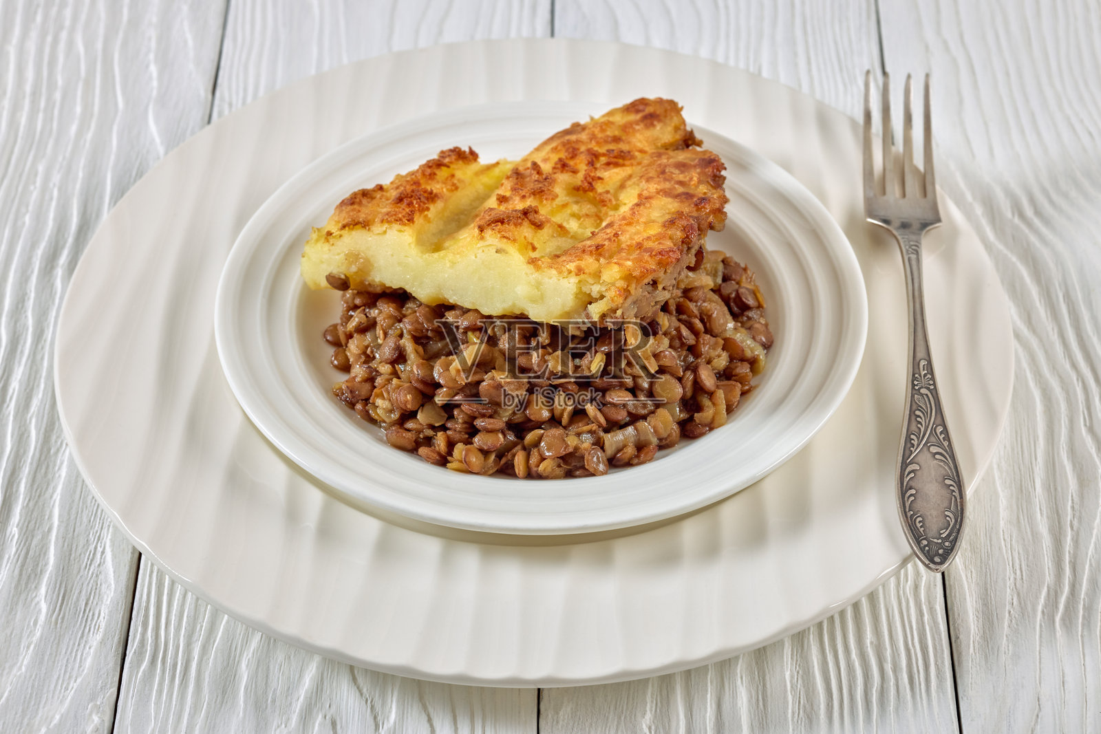 素食者的扁豆牧羊派配土豆泥照片摄影图片