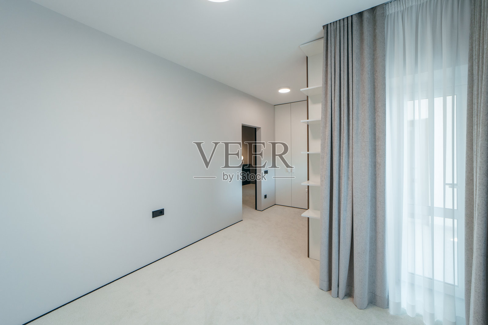 房子里空荡荡的客厅内部照片摄影图片