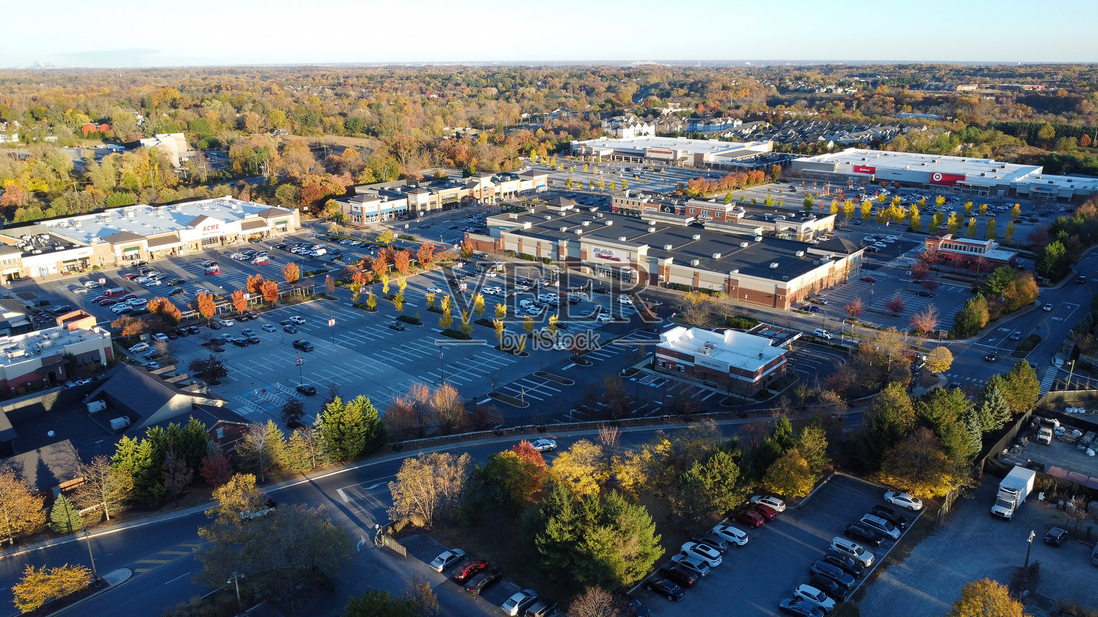 宾夕法尼亚州费城郊区格伦米尔斯的康科德维尔市中心鸟瞰图照片摄影图片