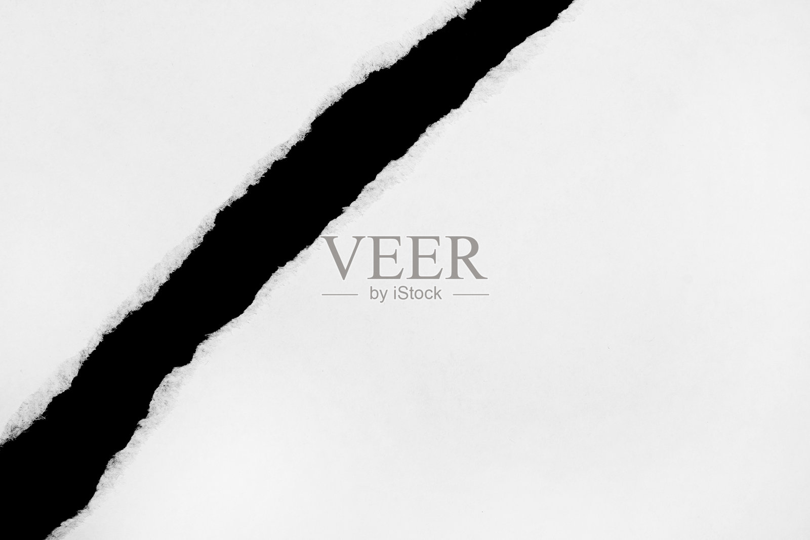 撕裂的白纸显示出黑色背景照片摄影图片