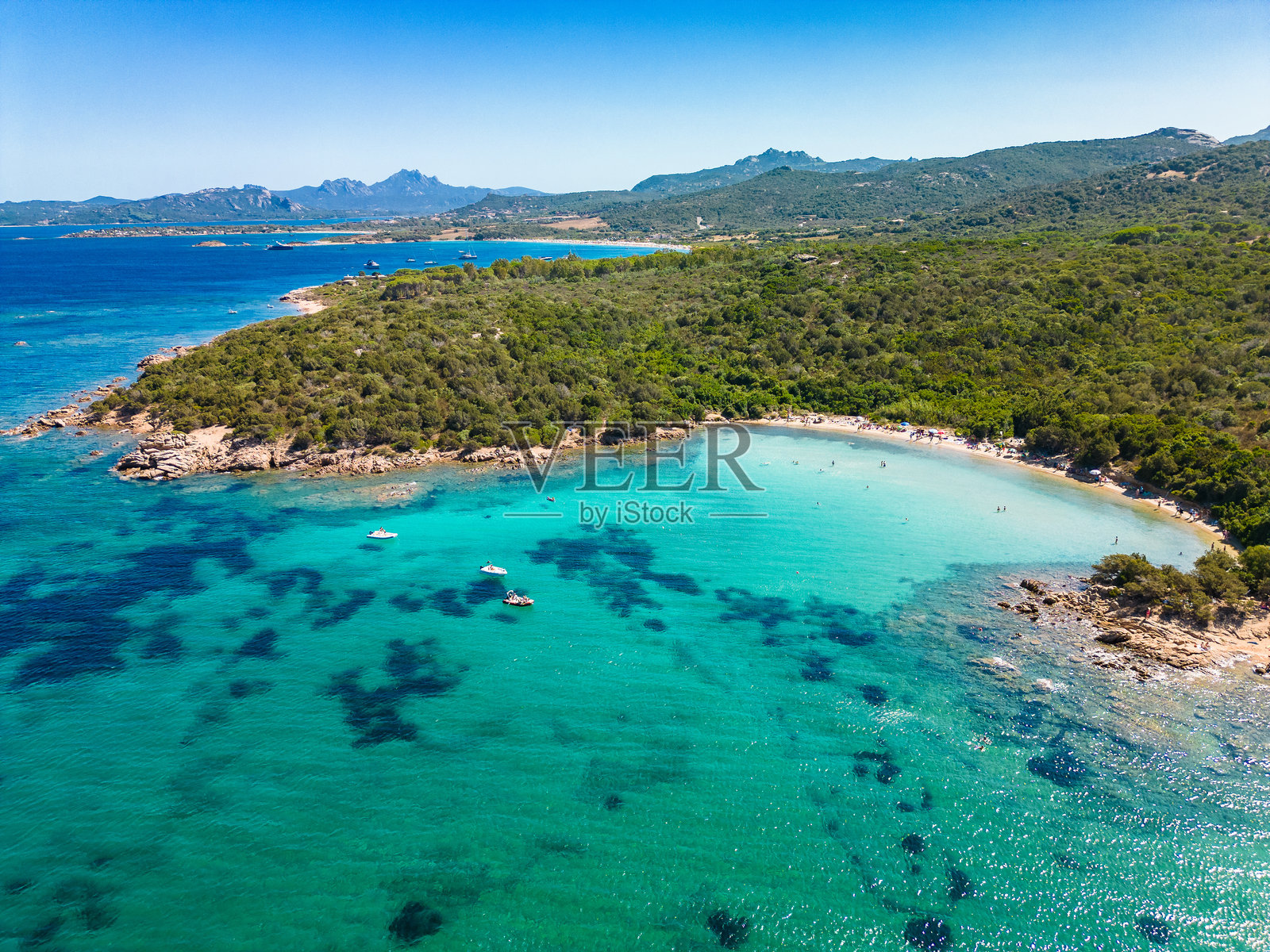 意大利撒丁岛北海岸的卡尼戈尼，莱皮斯基内海滩，鸟瞰图照片摄影图片