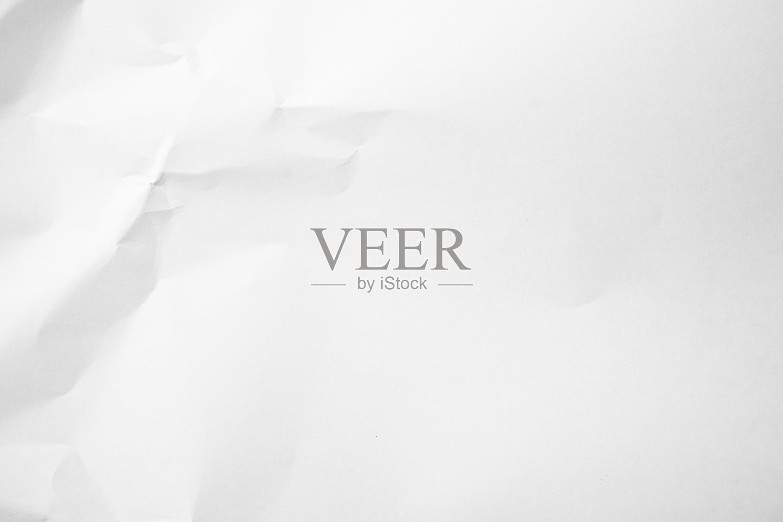 白色纸张纹理背景。皱褶的白纸抽象形状背景，留有空间供文本使用。照片摄影图片