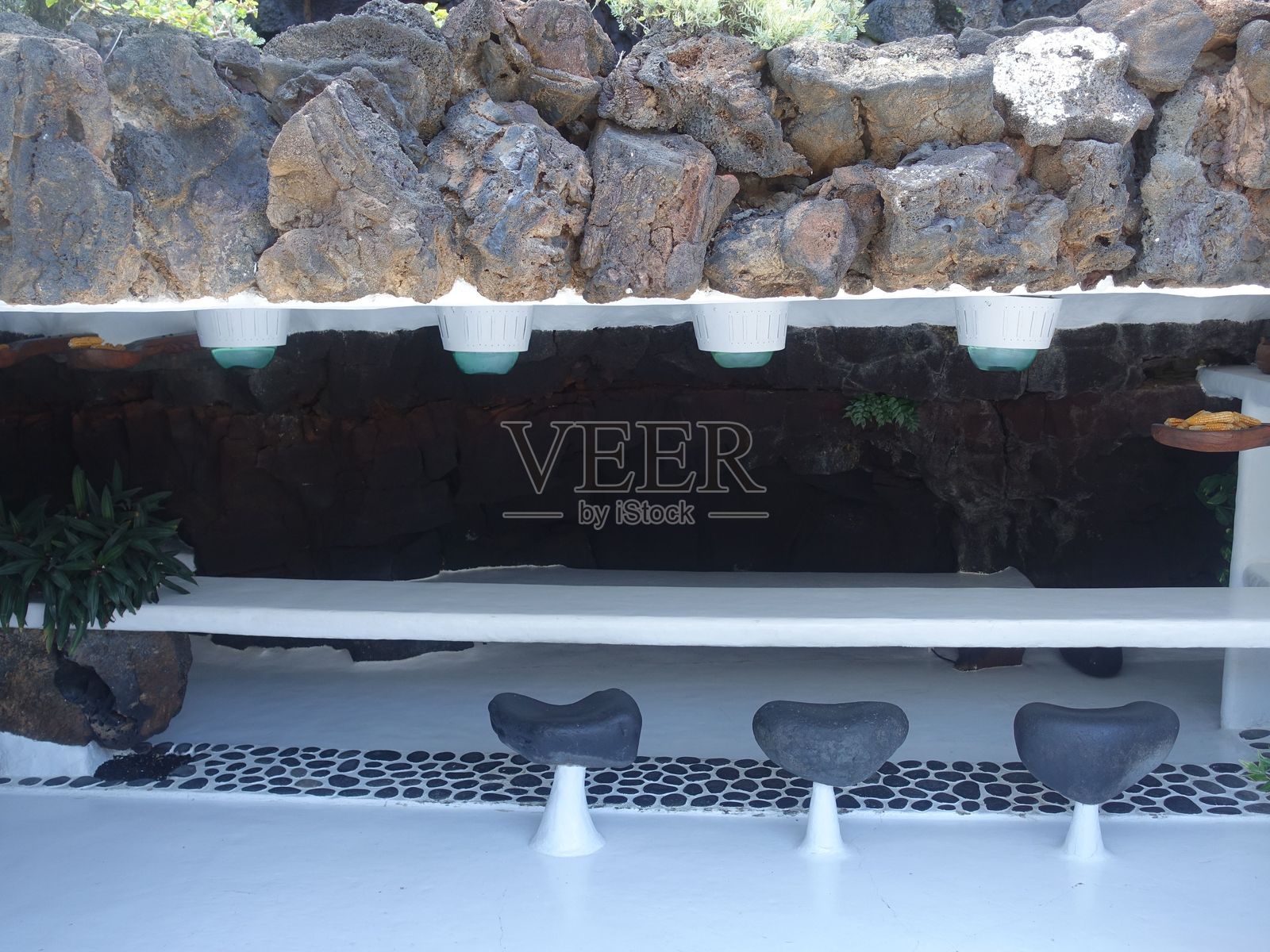 独特石墙室内的房间照片摄影图片