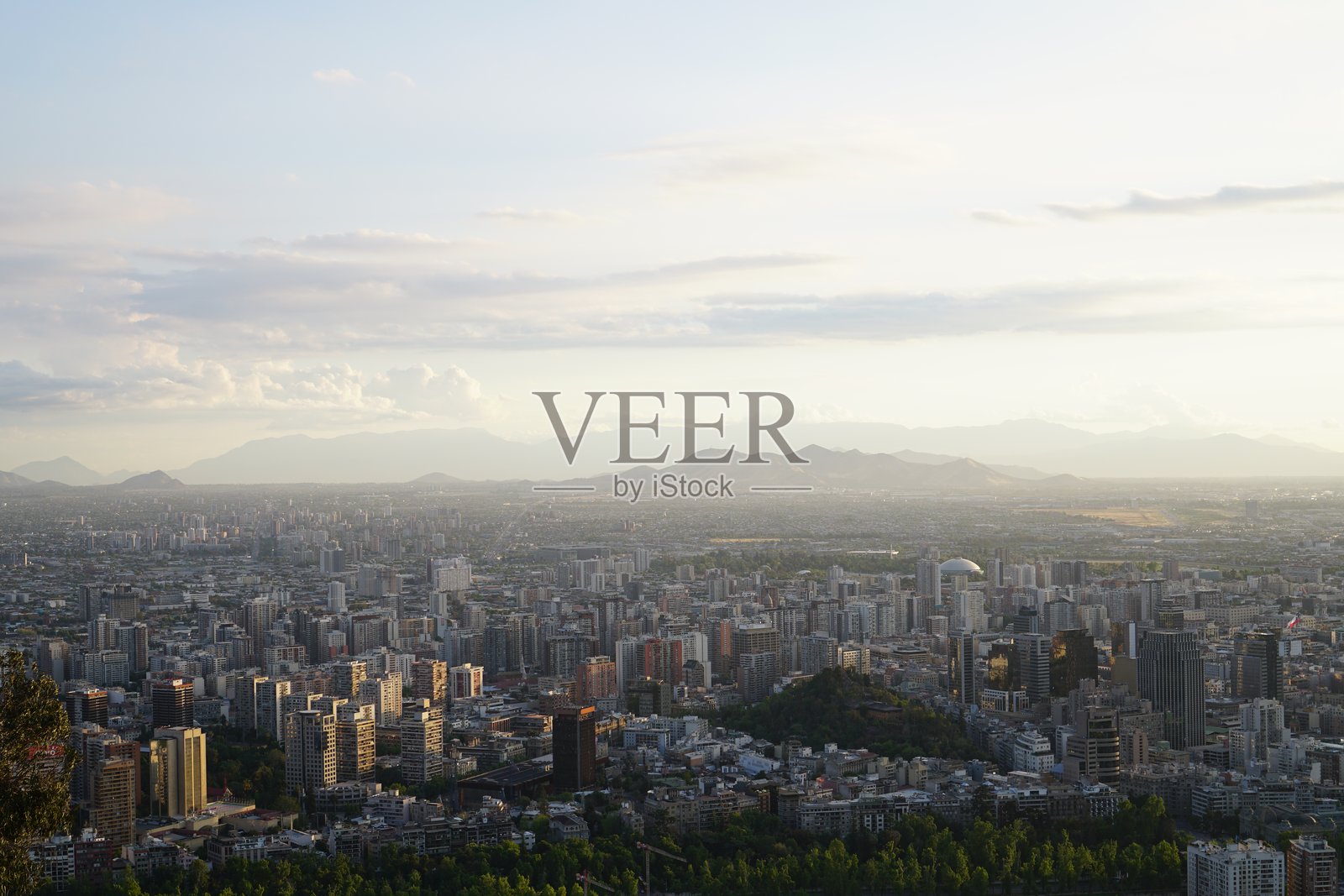 夜晚城市的高角度视图照片摄影图片