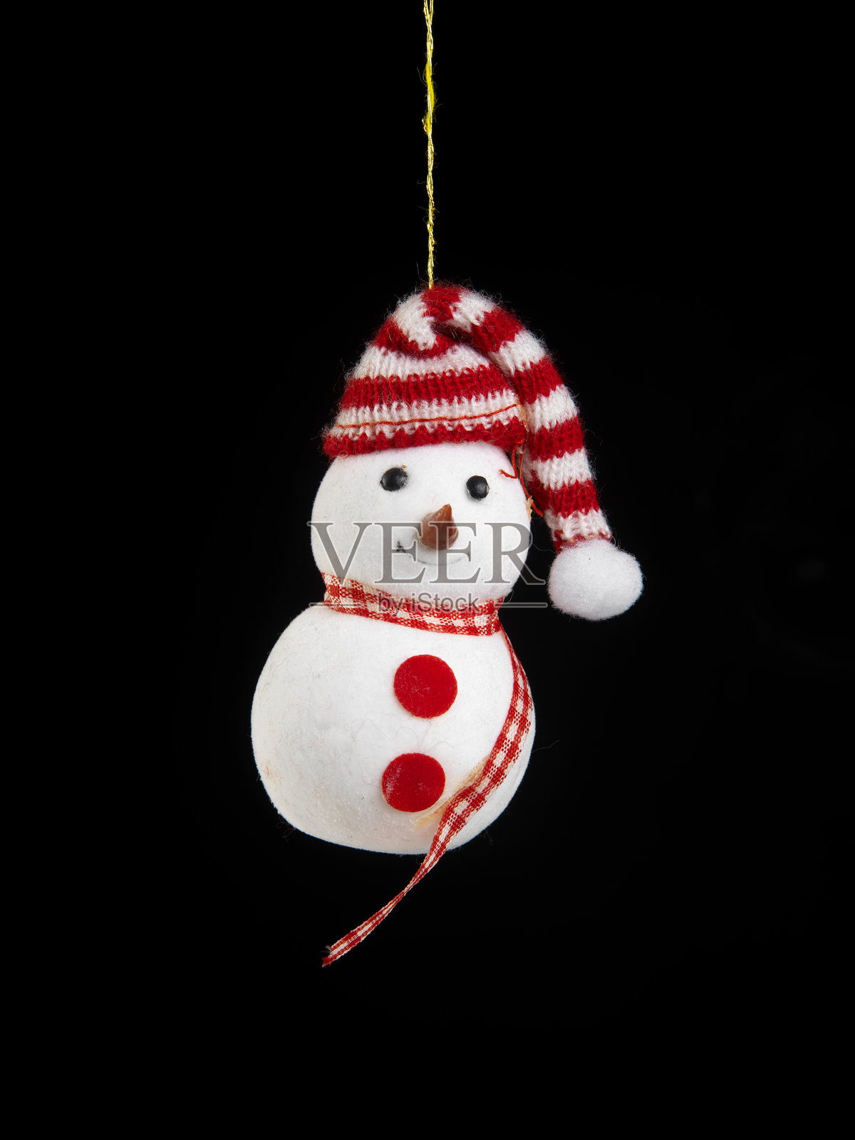 静物圣诞雪人，黑色背景上照片摄影图片