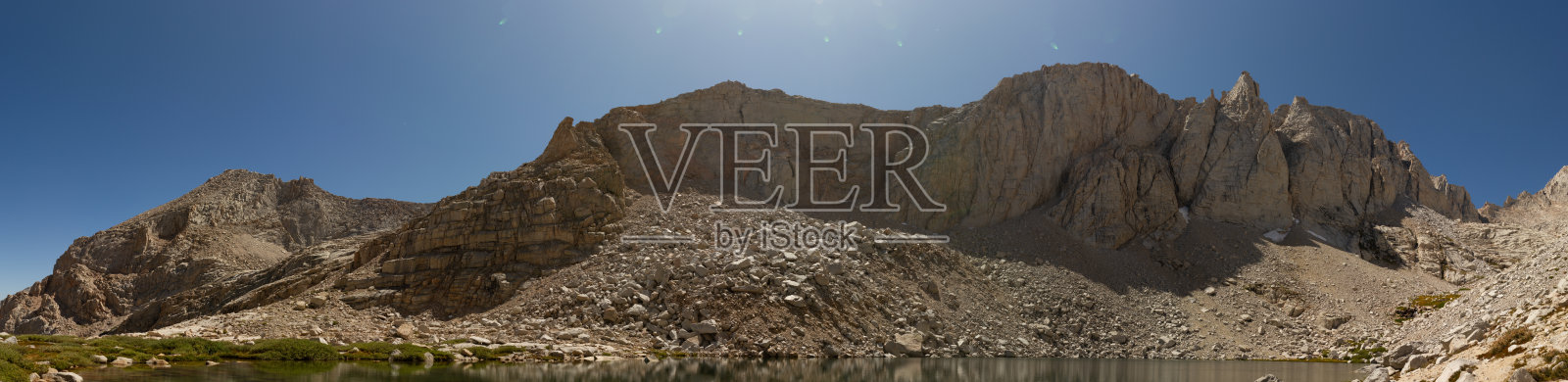 美国怀特山顶下的童子军湖上巨大的白色花岗岩全景照片照片摄影图片