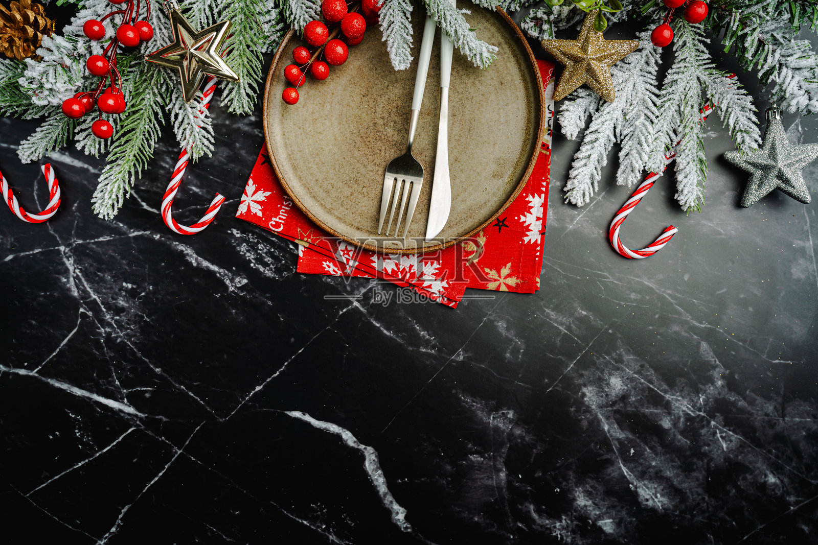 圣诞节餐桌布置照片摄影图片