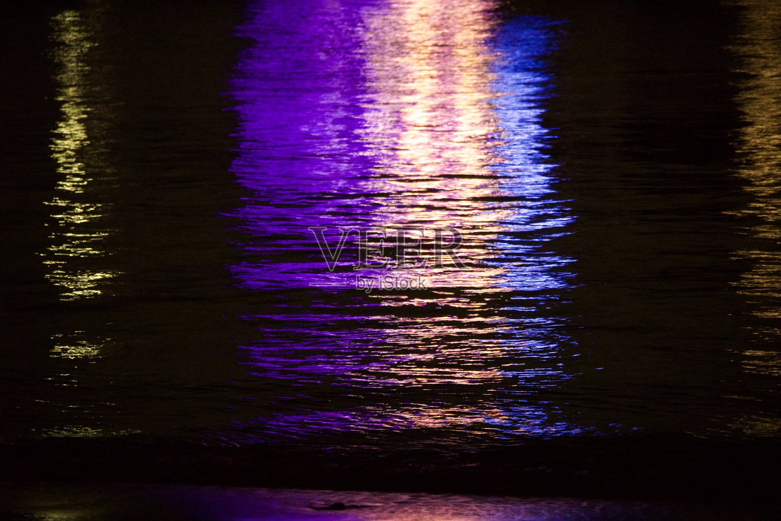 水中的倒影照片摄影图片