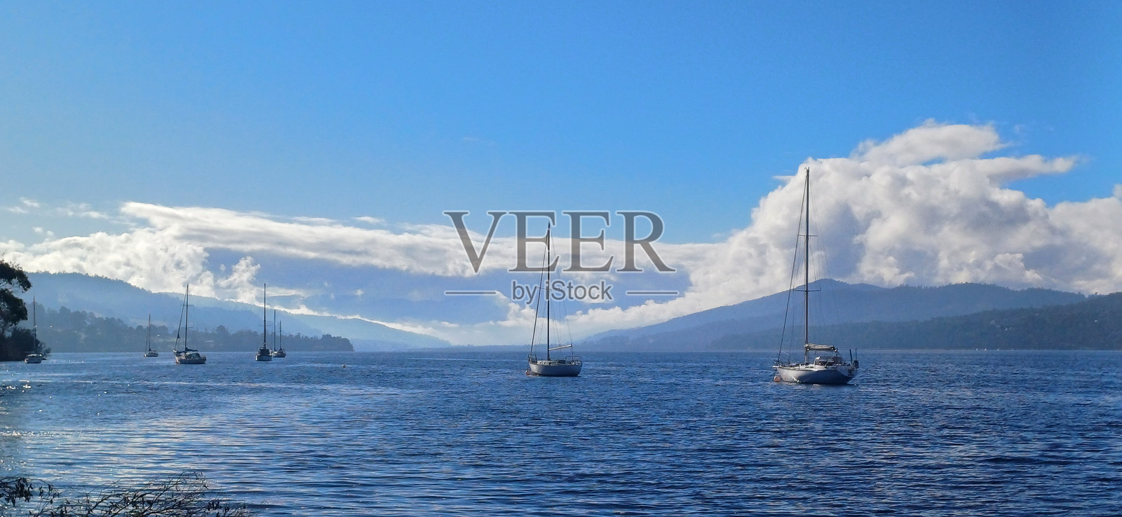 河上的船只照片摄影图片