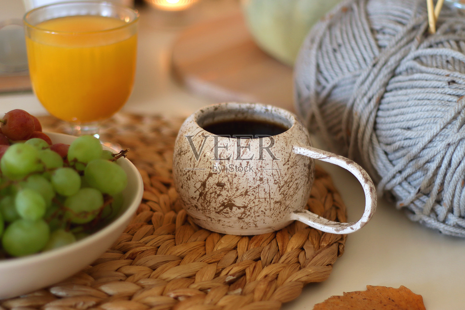 在家享受秋天照片摄影图片