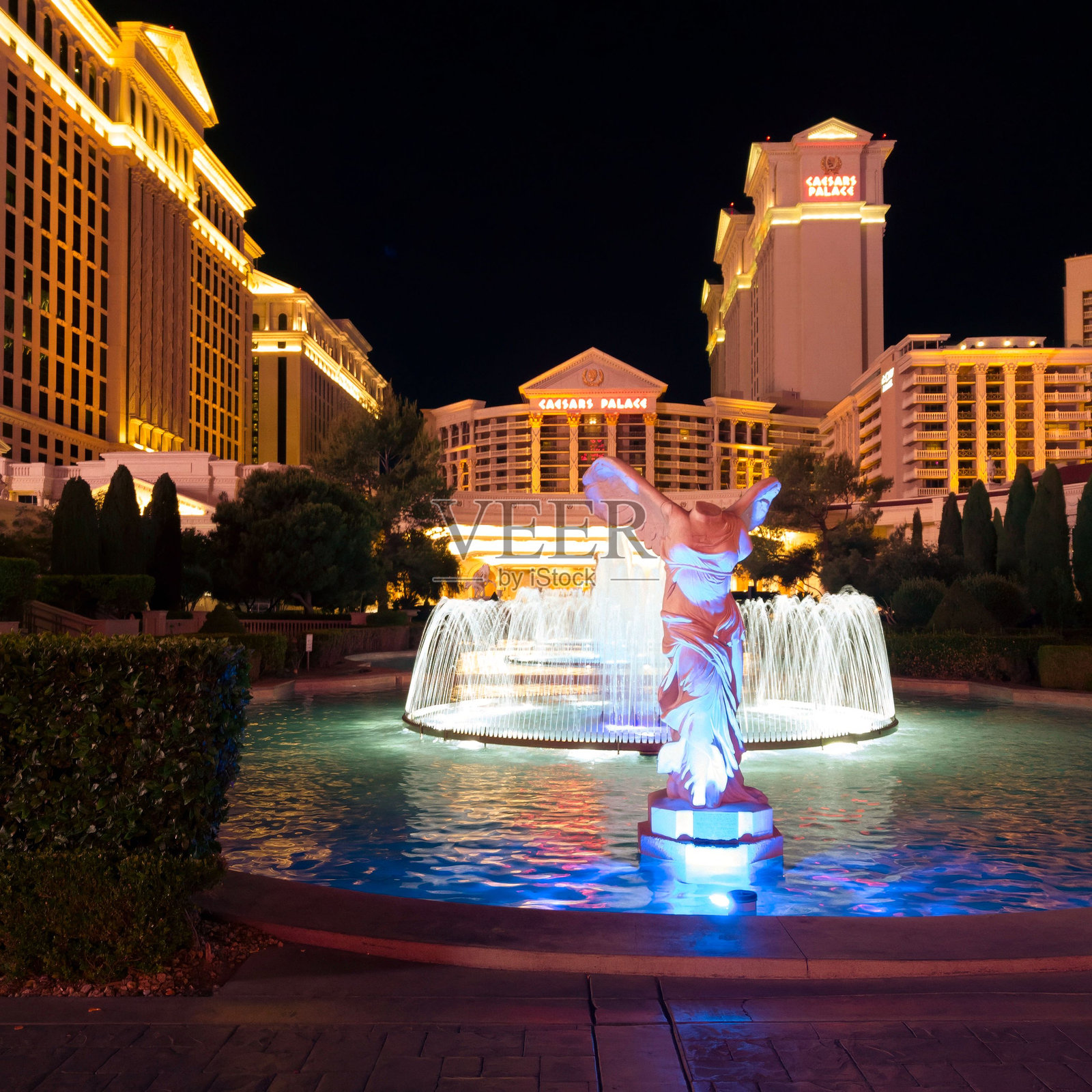 拉斯维加斯内华达州凯撒宫的夜间照明喷泉照片摄影图片