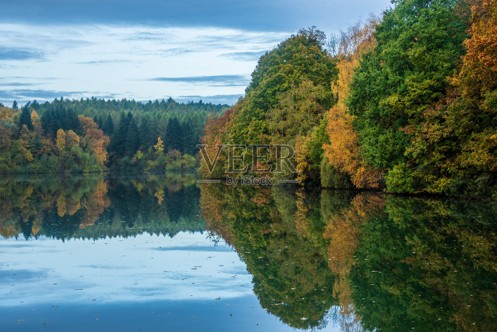 英格兰乡村的峰区在秋季色彩最浓时的美丽秋天风景图像照片摄影图片